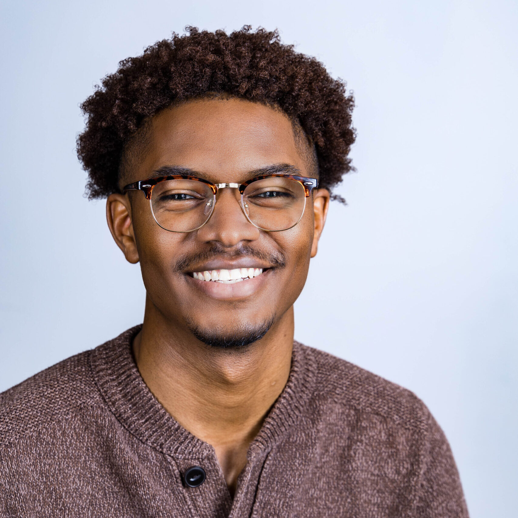 De’Mar Glasper Headshot